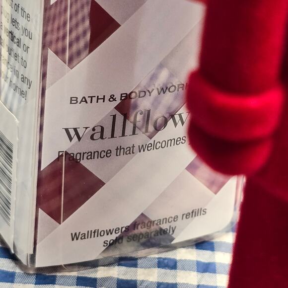 BBW Red Velvet Nutcracker Wallflower Fragrance Plug In Home Scent Decor - Picture 4 of 4